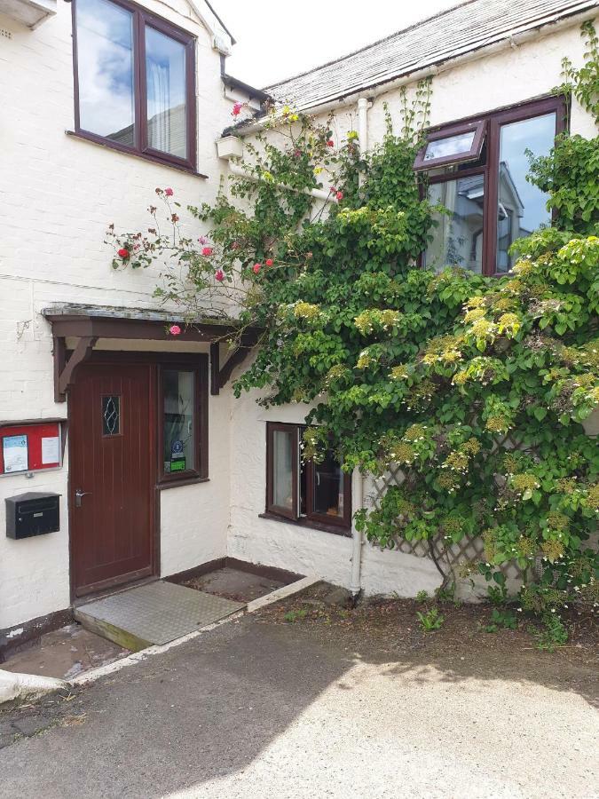 The Old Red Lion Hotel Bruton Exterior foto