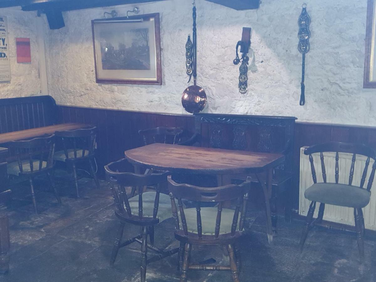 The Old Red Lion Hotel Bruton Exterior foto